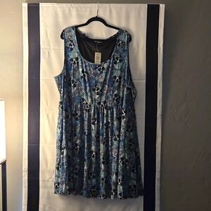Torrid Skull Roses Skater Dress size 5 nwt